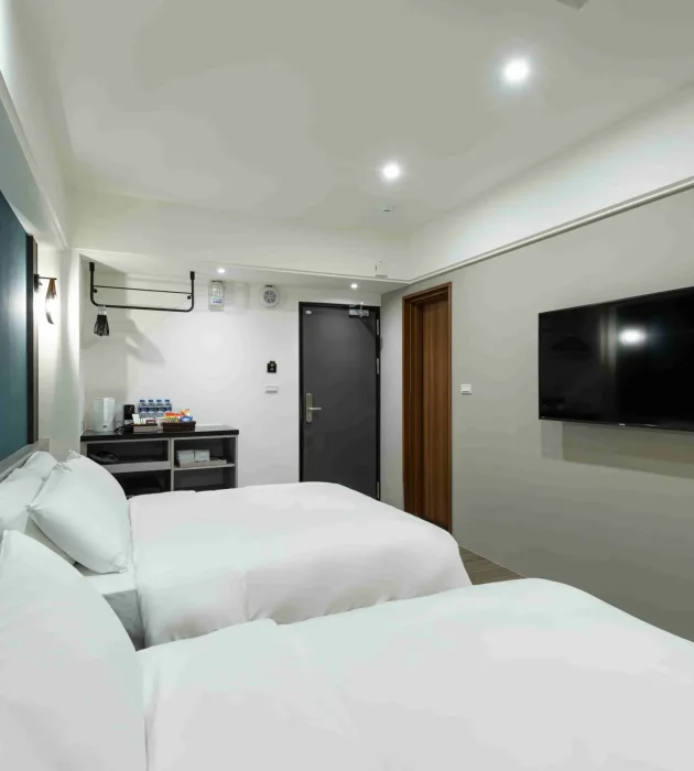 Standard Quadruple Room 2