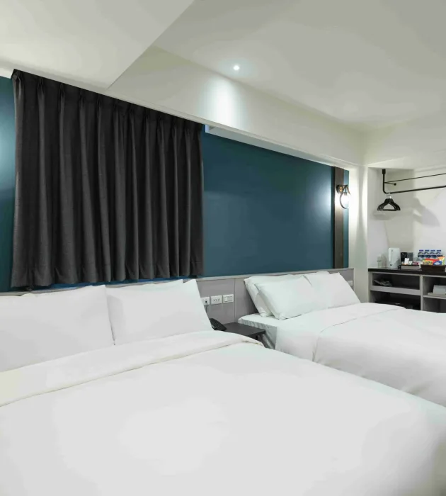 Standard Quadruple Room 3